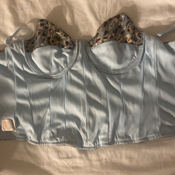 Corset - Picture 2 of 3